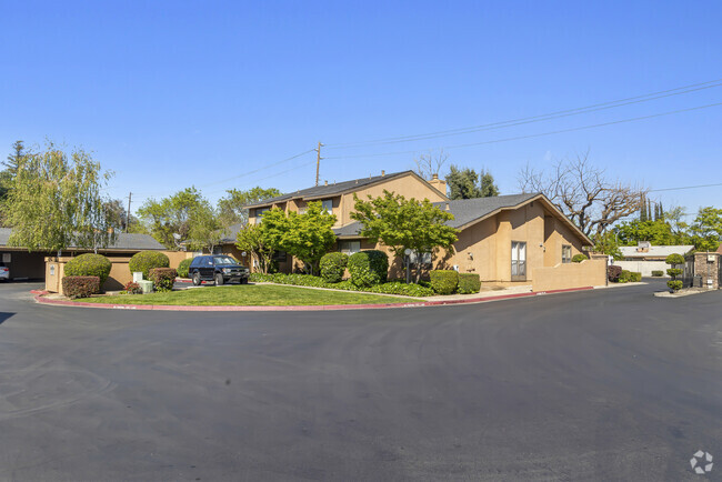 Building view - The Villas at Creekside