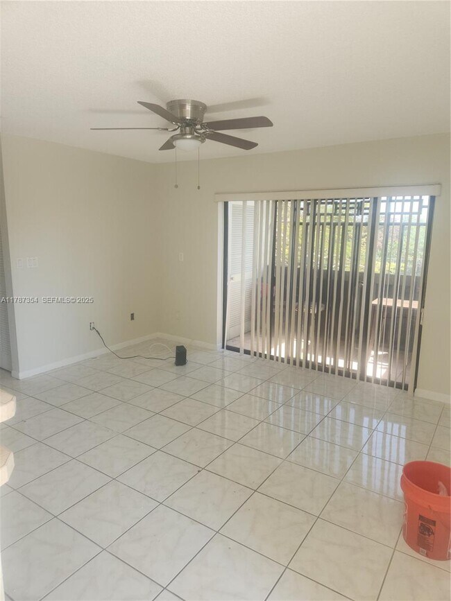 Foto del edificio - 455 NW 210th St