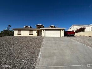 Building Photo - 3785 Beachview Dr