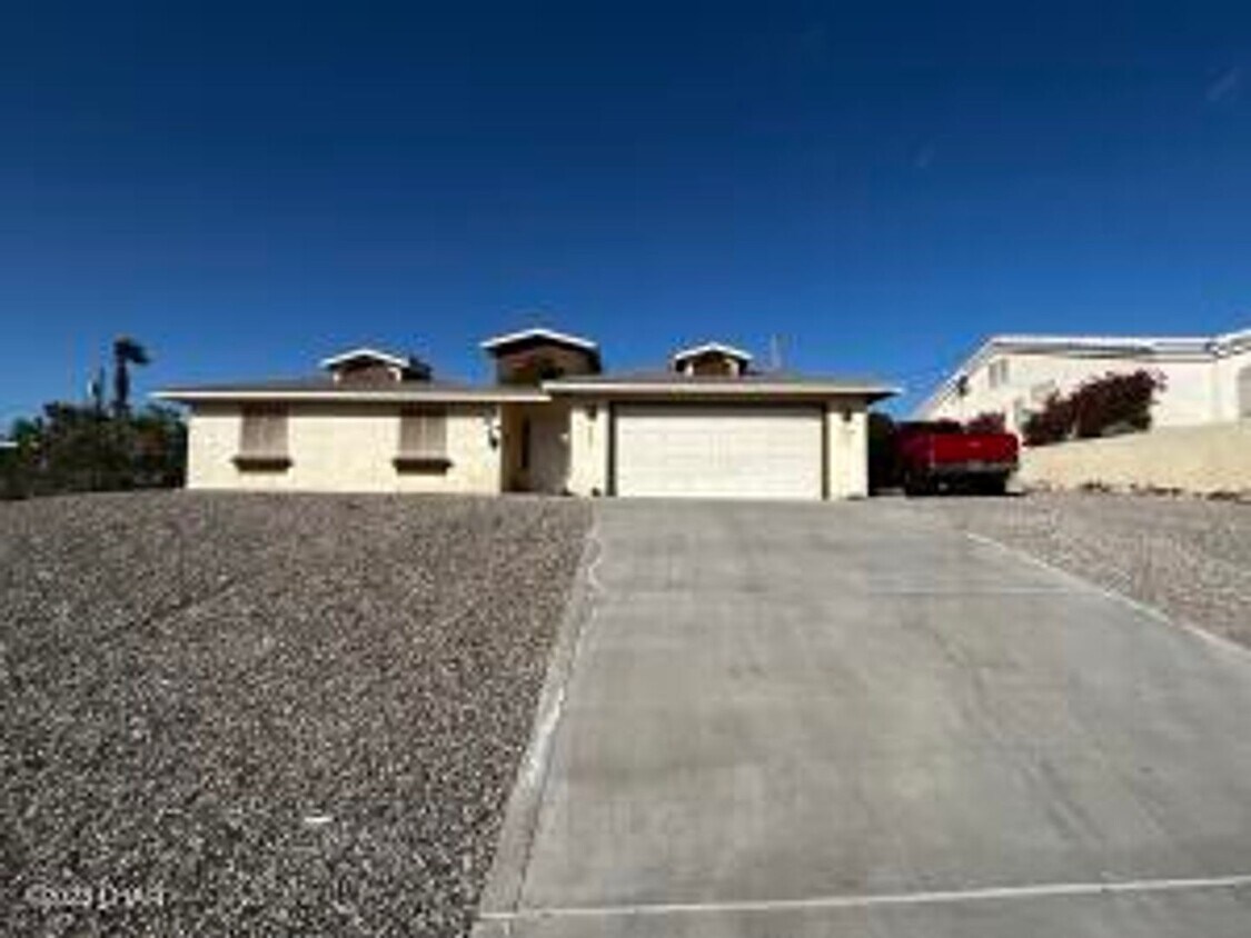Foto principal - 3 Bedroom - 2 Bath - POOL HOME