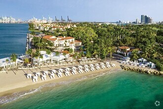 Building Photo - 19133 Fisher Island Dr