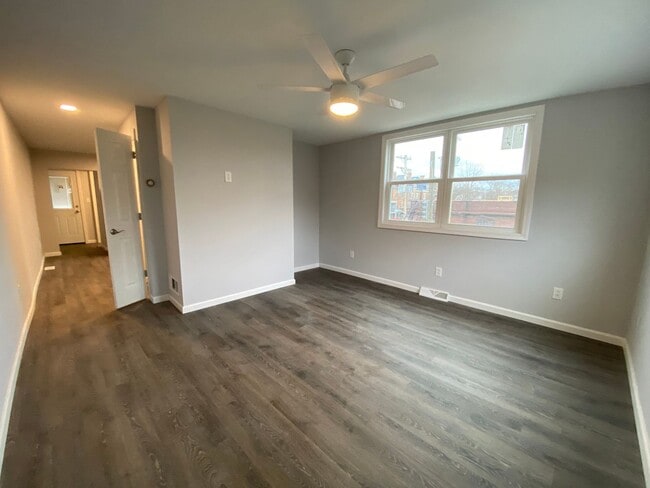 Building Photo - 4933 Yew St