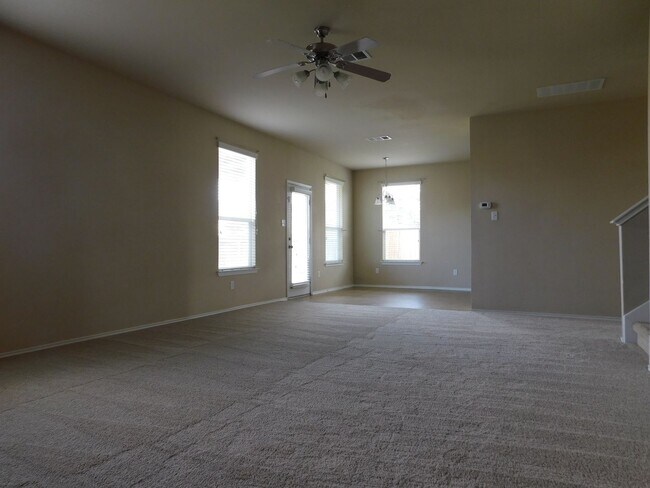 Foto del edificio - Available NOW!!!! Gorgeous 4 bedroom, 2.5 ...