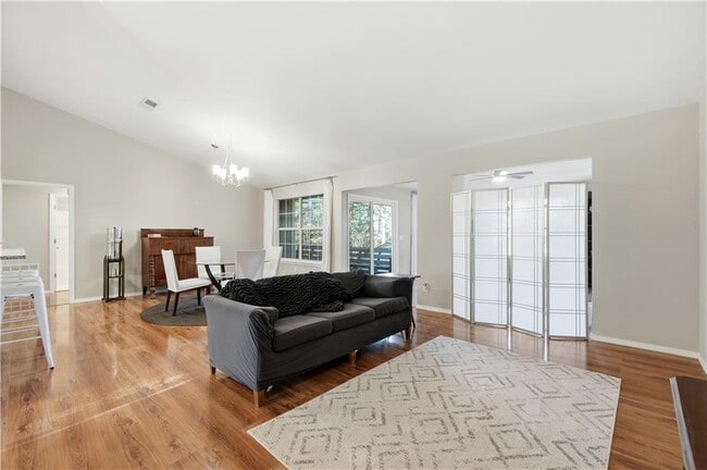 Foto del edificio - 4 Wendron Cir