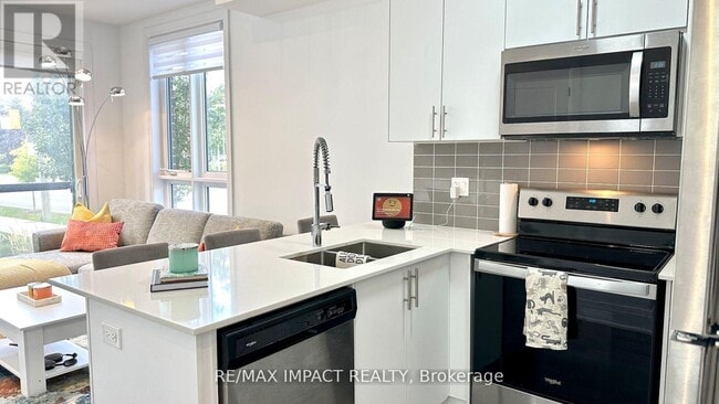 Photo du bâtiment - 719 Lawrence Ave W