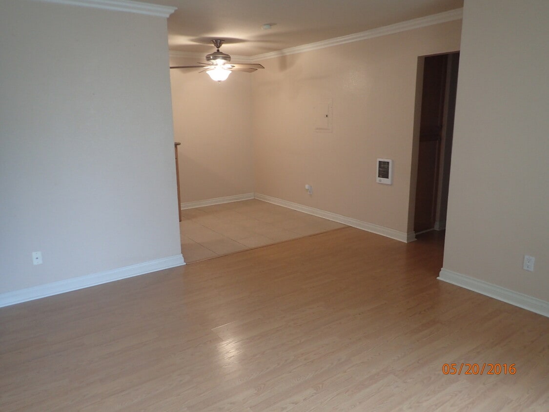Foto principal - 2-Bed/1-Bath Condo w/Pool