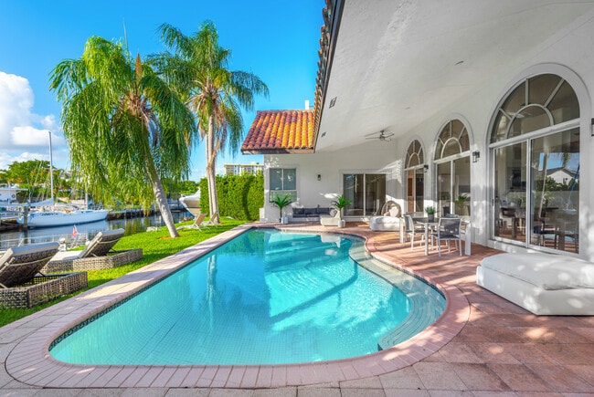 Building Photo - 13010 Biscayne Island Ter