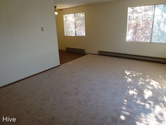 Building Photo - 401 N 87th St