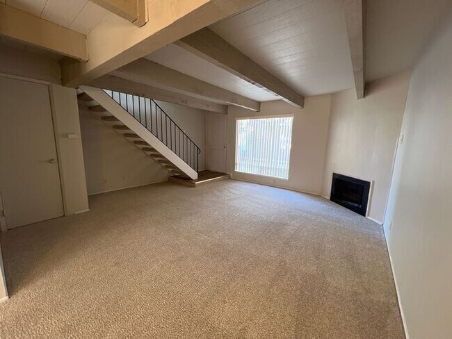 Foto del edificio - Charming 2 Bedroom, 1 Bathroom With Large ...