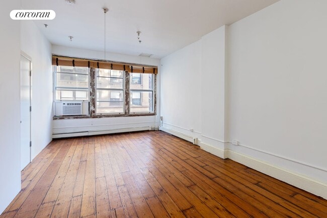 Building Photo - 143 W 21st St