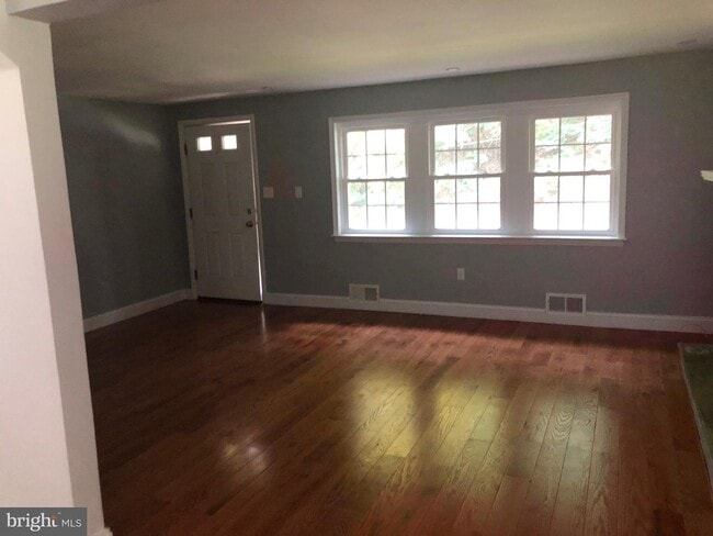 Building Photo - 15 N Cedar Hollow Rd