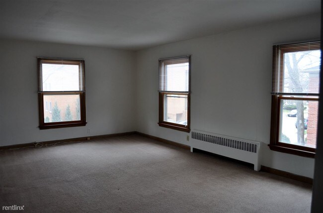 Building Photo - 826 E Henry Clay St
