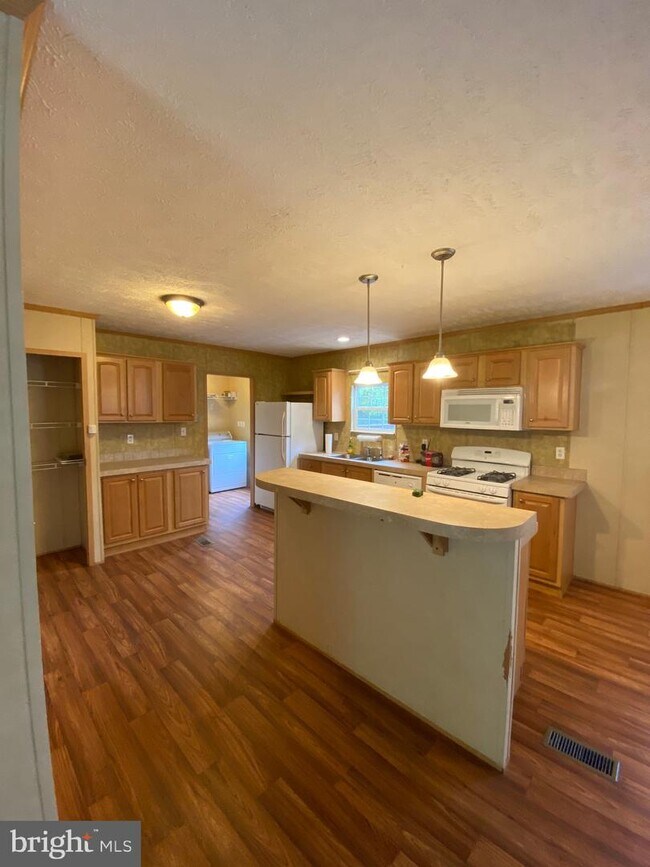 Building Photo - 108 Cee Jay Rd