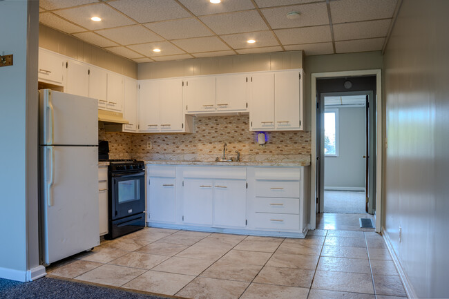 Kitchen - 1222 Main Ave
