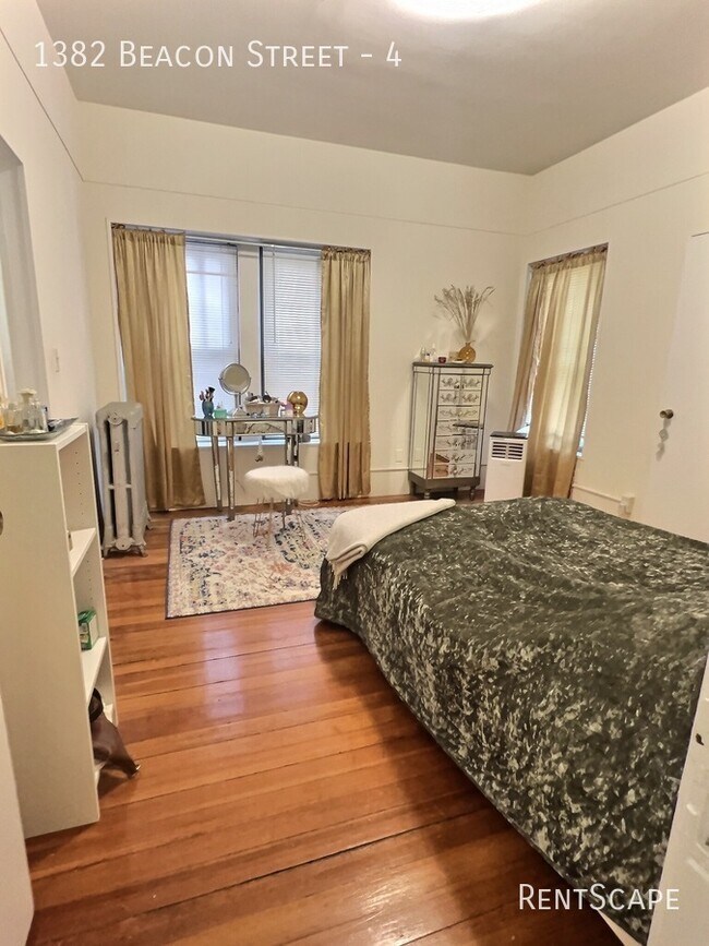 Foto del edificio - 1382 Beacon St