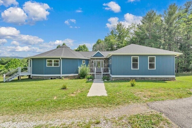 Foto del edificio - 3202 Mathews Ln