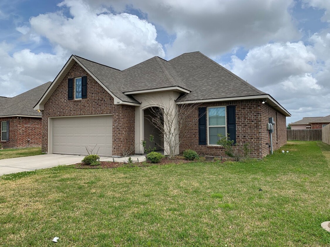 Primary Photo - Beautiful 3 bedroom 2 bath home in