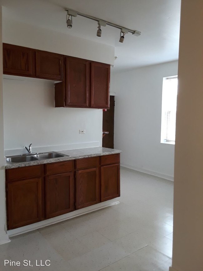 Foto del edificio - 314-314 N Pine Ave