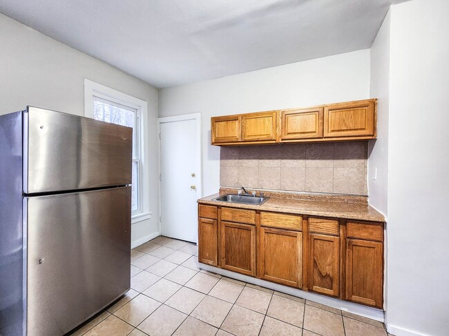 Building Photo - 2 Bedroom Apartment Near Science Hill