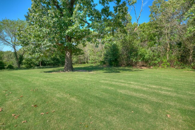 Building Photo - 3702 Spring Hill Rd