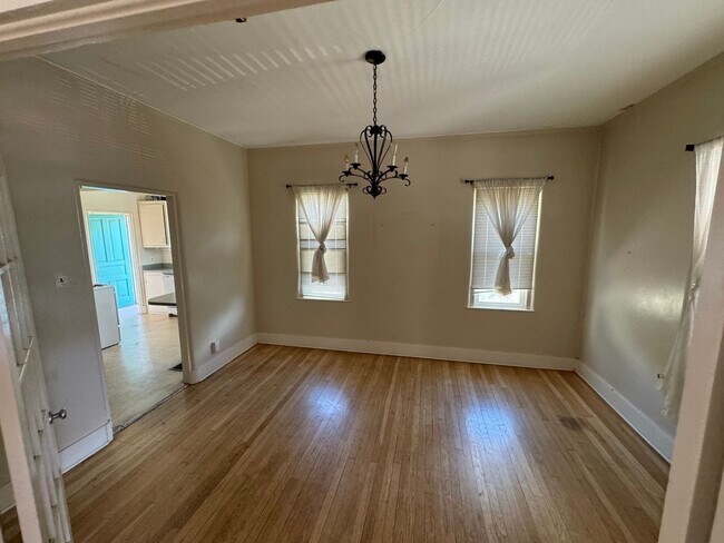 Foto del edificio - 4 Br, 2 Ba with kitchen appliances and bas...