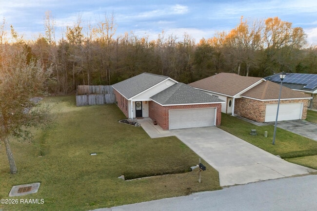 Building Photo - 128 Bottle Brush Ln