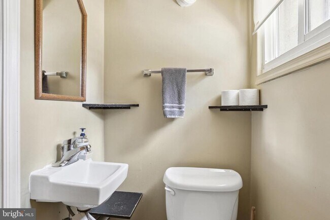 Building Photo - 2816 MARY