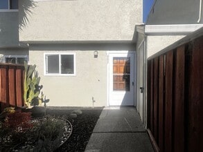 Building Photo - 603 Racquet Club Cir