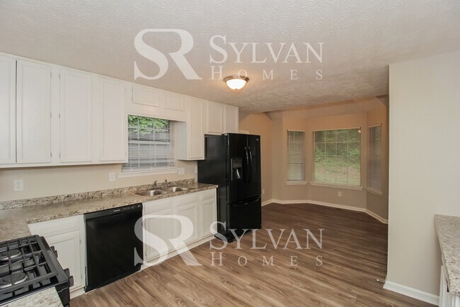 Building Photo - Fall in love with this spacious 4BR 2.5BA ...
