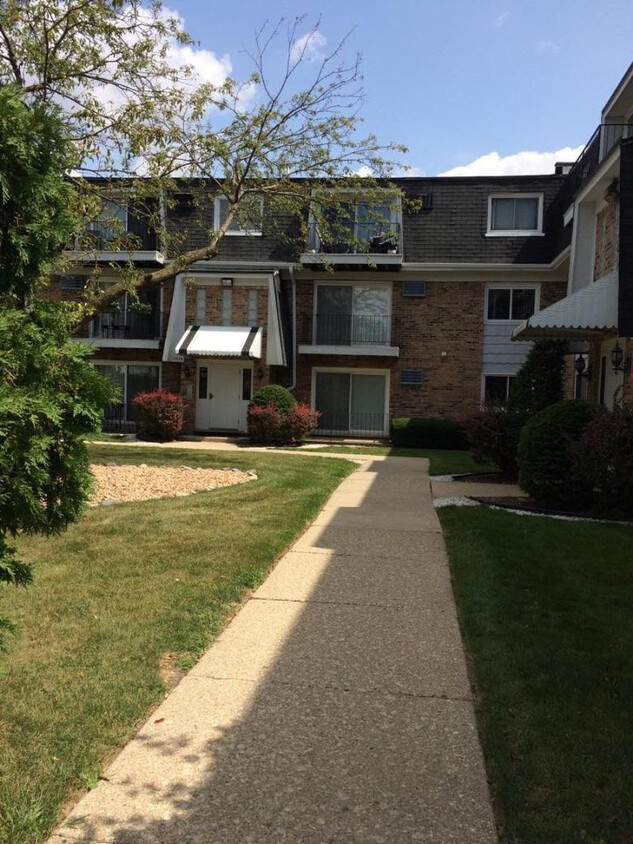 Primary Photo - 10324 Ridgeland Ave