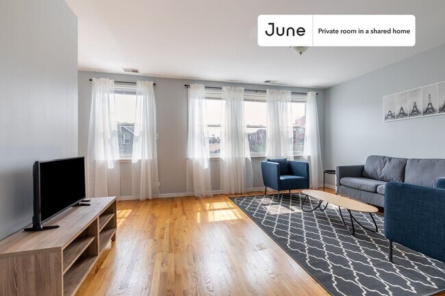 Building Photo - Private bedroom in 3 bed/2 bath Home