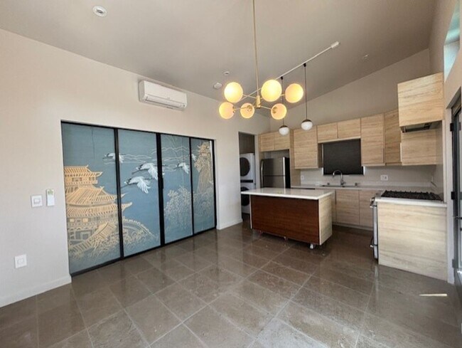Foto del edificio - 1 Bed 1 Bath in North Hills Available Now