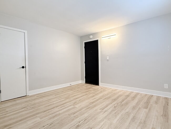 Building Photo - 308 Askin Ave