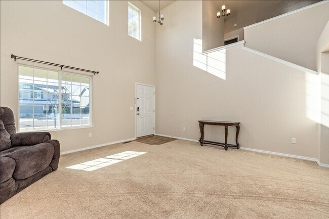 Foto del edificio - Spacious Luxury 4BR 2.5BA 2 Car Garage Hou...