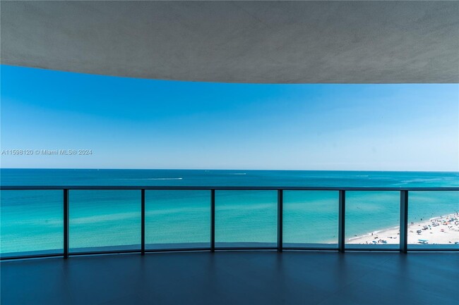 Foto del edificio - 15701 Collins Ave