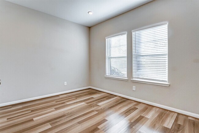 Foto del edificio - 2165 Woodland Pine Dr