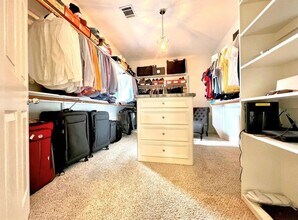 Building Photo - 1714 Roy St