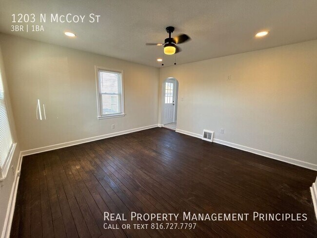 Foto del edificio - 1203 N McCoy St