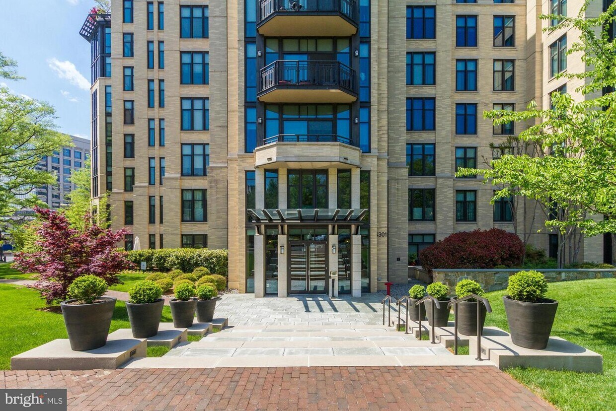 Foto principal - 4301 Military Rd NW