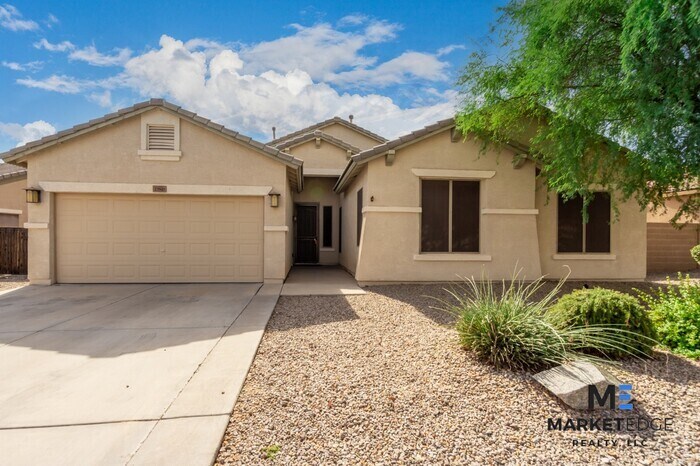 Foto principal - 4Bed/2Bath House at Greenway Rd/175th Ave!...