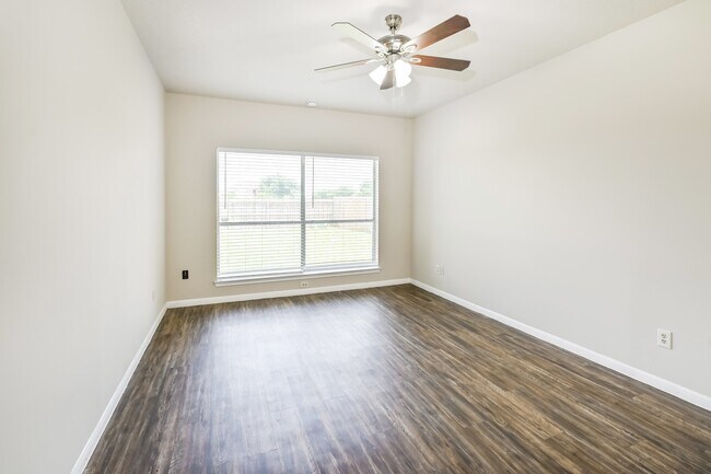 Foto del edificio - 3805 Redbud Dr