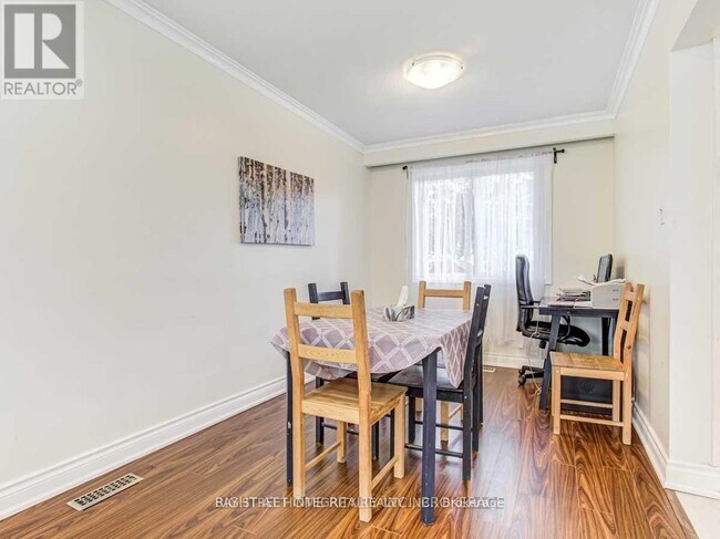 Photo du bâtiment - 389 Becker Rd