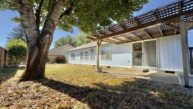 Foto del edificio - One-Level Home w/ Fenced Yard & Park Access