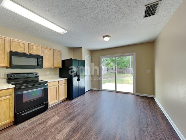Foto del edificio - 1211 Spring Creek Ct