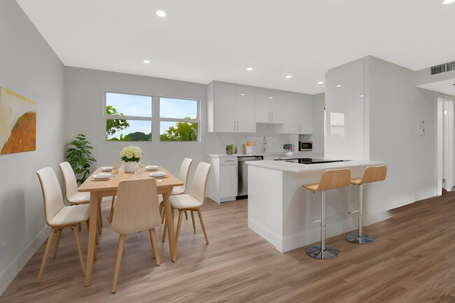Building Photo - 4068 Ainslie Dr