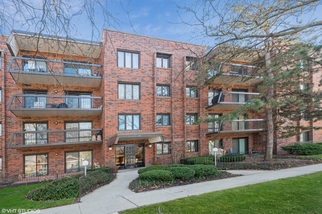 Building Photo - 9201 Drake Ave