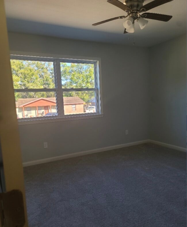 Building Photo - 4985 Catalina Cir