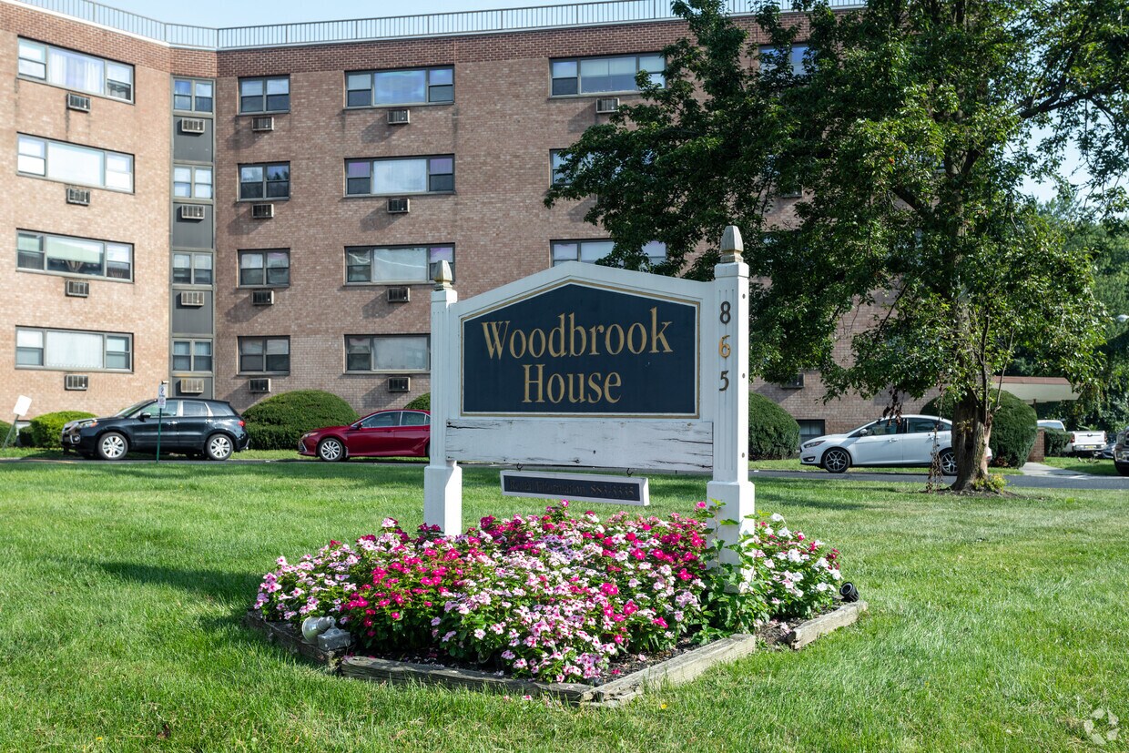 Woodbrook House Apartments in Ewing, NJ