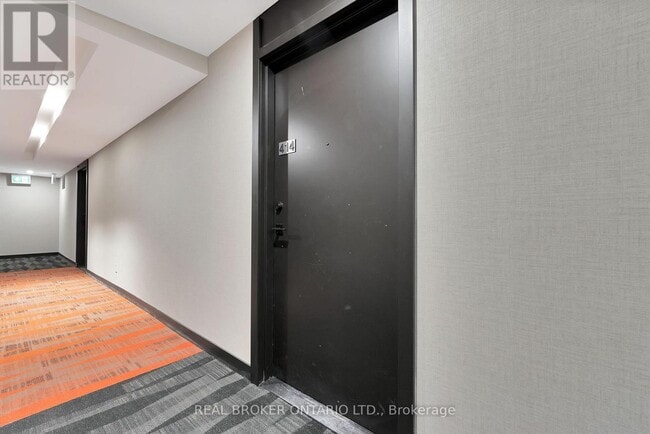 Building Photo - 38 Simcoe Promenade