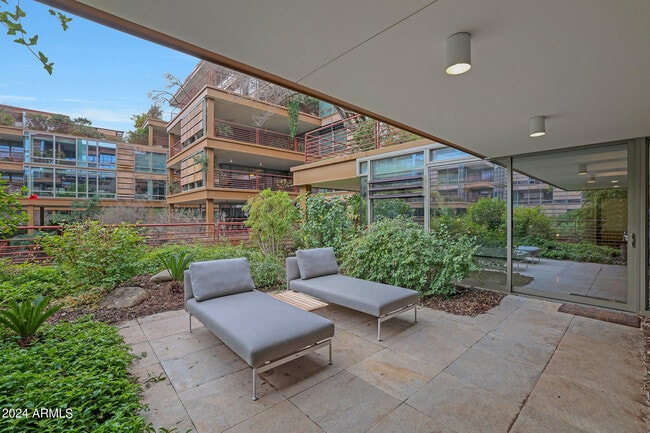 Building Photo - 7151 E Rancho Vista Dr